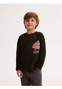 Reserved - Longsleeve oversize Mandalorian - czarny. Kolor: czarny. Materiał: dzianina, bawełna. Długość rękawa: długi rękaw