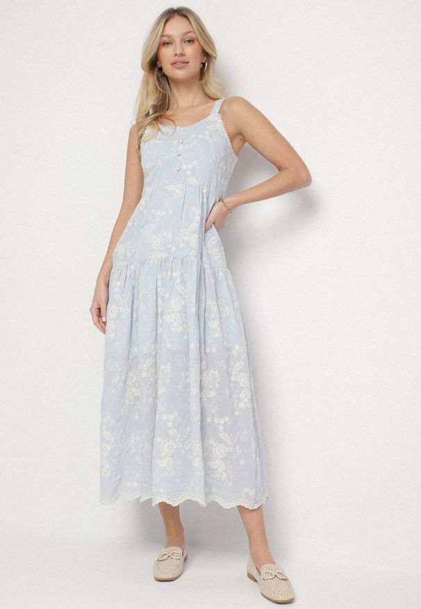 Born2be - Niebieska Sukienka z Wiskozy i Bawełny na Ramiączkach w Stylu Boho w Kwiaty z Guzikami Eldexira. Okazja: na co dzień. Typ kołnierza: dekolt w kształcie V. Kolor: niebieski. Materiał: bawełna, wiskoza. Długość rękawa: na ramiączkach. Wzór: kwiaty. Sezon: lato. Styl: boho