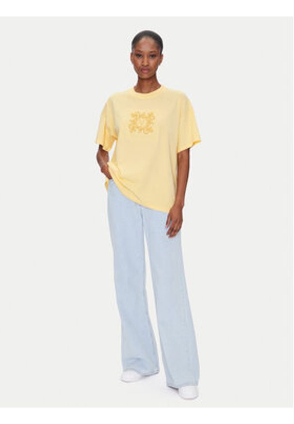 ViCOLO T-Shirt RD0119 Żółty Regular Fit. Kolor: żółty. Materiał: bawełna