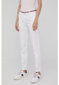 TOMMY HILFIGER - Tommy Hilfiger spodnie HAILEY damskie kolor biały fason chinos high waist. Stan: podwyższony. Kolor: biały