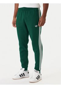 Adidas - adidas Spodnie dresowe 3-Stripes KE3559 Zielony Slim Fit. Kolor: zielony. Materiał: bawełna #1