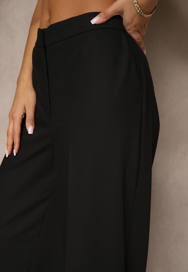 Renee - Czarne Garniturowe Spodnie High Waist z Wiskozą z Szeroką Nogawką Rosaviana. Okazja: na co dzień, na spotkanie biznesowe. Stan: podwyższony. Kolor: czarny. Materiał: wiskoza. Styl: biznesowy, klasyczny, elegancki, casual