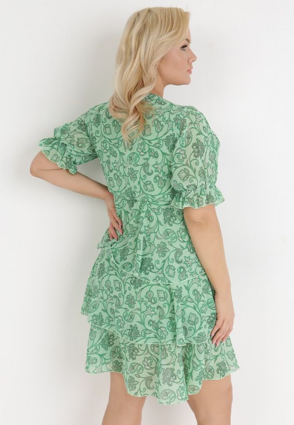 Born2be - Zielona Sukienka Balapus. Kolor: zielony. Typ sukienki: kopertowe. Styl: elegancki. Długość: mini