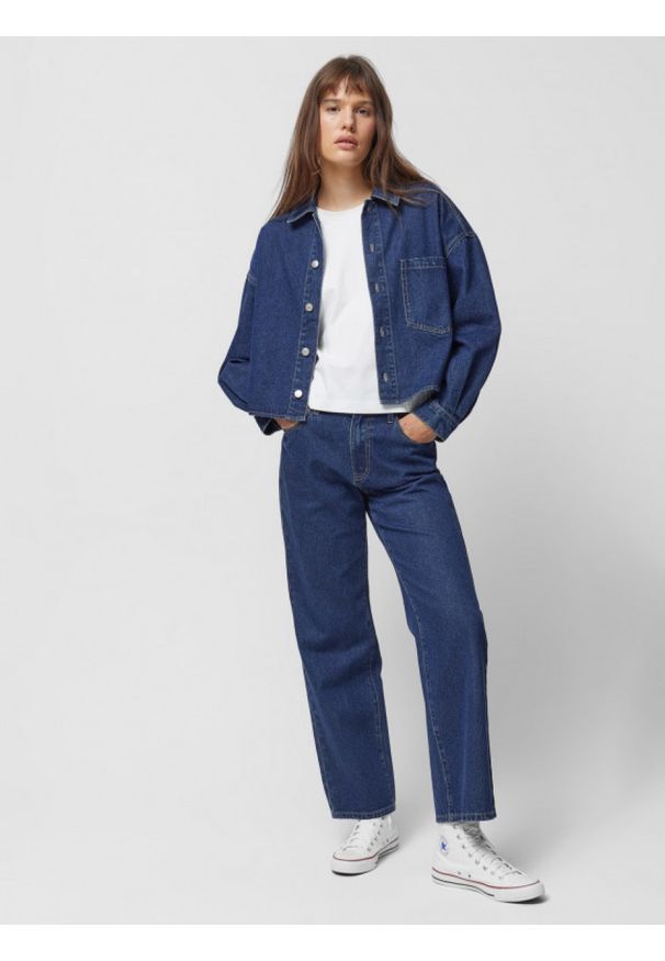 outhorn - Koszula oversize jeansowa damska - granatowa. Kolor: niebieski. Materiał: jeans. Długość rękawa: długi rękaw. Długość: krótkie