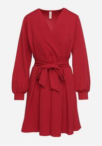 Born2be - Czerwona Rozkloszowana Sukienka z Kopertowym Dekoltem i Wszytym Wiązanym Paskiem Temithie. Okazja: na co dzień. Typ kołnierza: dekolt kopertowy. Kolor: czerwony. Materiał: jeans. Typ sukienki: kopertowe. Styl: casual, elegancki #4
