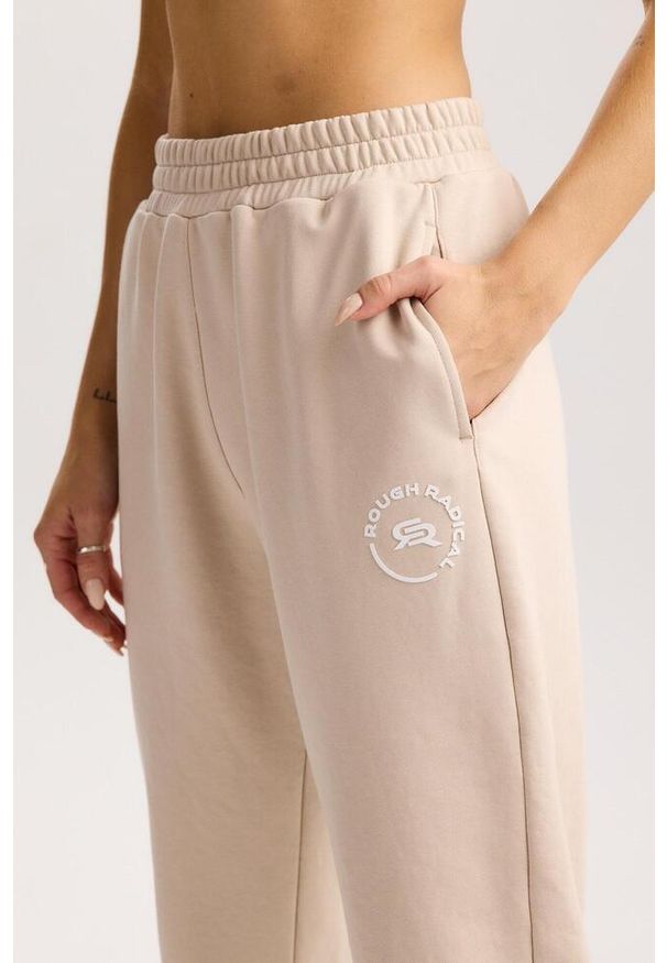 ROUGH RADICAL - Damskie spodnie dresowe Rough Radical Cotton Active Joggers. Kolor: beżowy. Materiał: dresówka