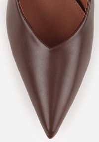 Born2be - Brązowe Szpilki Vices ze Skórzaną Wkładką Amixie. Okazja: na wesele, do pracy, na spotkanie biznesowe, na ślub cywilny. Nosek buta: szpiczasty. Kolor: brązowy. Materiał: skóra. Obcas: na szpilce. Styl: klasyczny, biznesowy, elegancki. Wysokość obcasa: średni #6