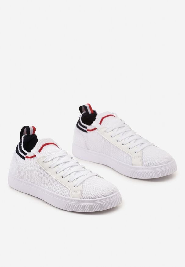 Born2be - Biało-Granatowe Wsuwane Sneakersy z Ekoskóry na Płaskiej Podeszwie ze Sznurowaniem Harvena. Okazja: na spacer, na co dzień. Nosek buta: okrągły. Zapięcie: bez zapięcia. Kolor: biały. Materiał: jeans, materiał. Sezon: lato. Obcas: na płaskiej podeszwie. Wysokość obcasa: niski. Sport: turystyka piesza