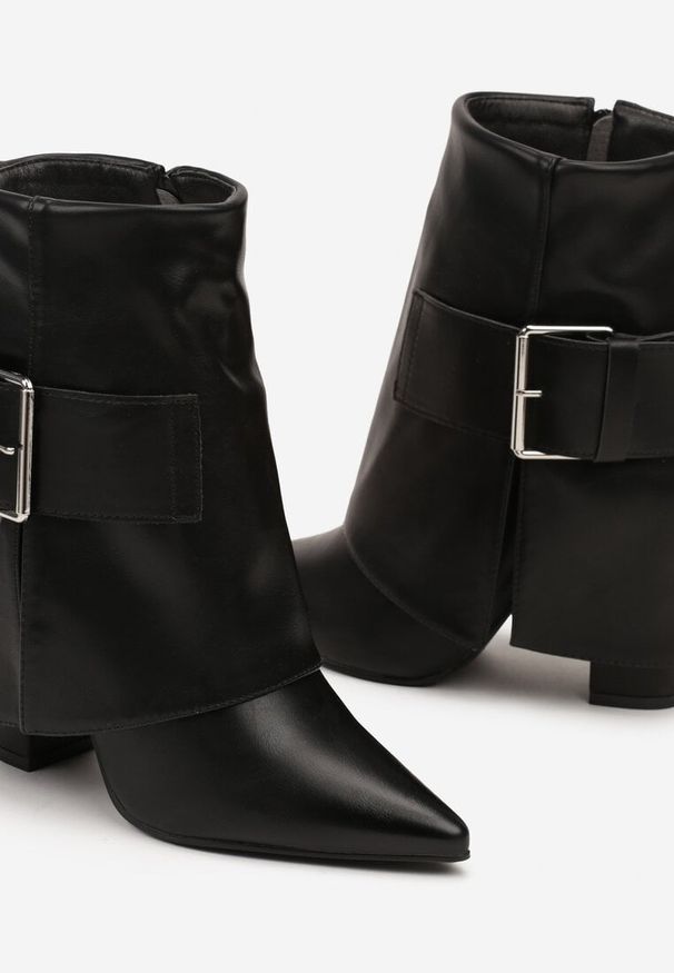 Born2be - Czarne Botki na Obcasie Bikery z Wywiniętą Cholewką i Klamrą Velarissa. Zapięcie: klamry. Kolor: czarny. Materiał: jeans. Szerokość cholewki: normalna. Obcas: na obcasie. Wysokość obcasa: średni