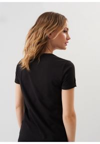 Ochnik - Czarny T-shirt damski z aplikacją wilgi. Okazja: na co dzień. Kolor: czarny. Materiał: bawełna. Długość: krótkie. Wzór: aplikacja. Styl: casual #2