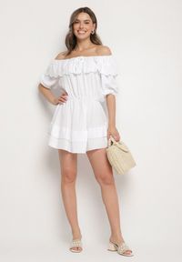 Born2be - Biała Bawełniana Sukienka z Ażurową Falbaną i Wiązaniem Univelle. Okazja: na co dzień. Kolor: biały. Materiał: bawełna. Wzór: ażurowy. Sezon: wiosna, lato. Styl: klasyczny, casual, elegancki #3