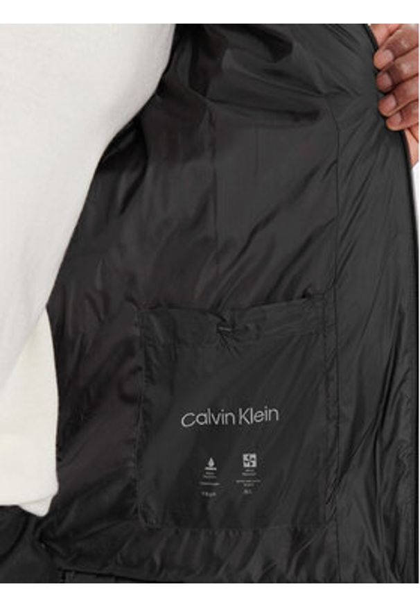 Calvin Klein Kurtka puchowa LV04LD529G Czarny Regular Fit. Kolor: czarny. Materiał: syntetyk
