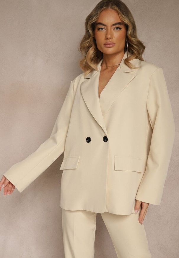 Renee - Beżowa Pudełkowa Marynarka Oversize o Dwurzędowym Fasonie Kositia. Okazja: na spotkanie biznesowe, na co dzień. Kolor: beżowy. Materiał: jeans. Styl: klasyczny, casual, biznesowy