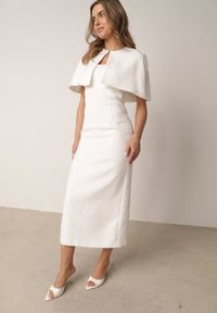 Born2be - Biała Dopasowana Elegancka Sukienka VICES z Pelerynką Celareca. Kolor: biały. Materiał: poliester. Długość rękawa: na ramiączkach. Styl: elegancki #7