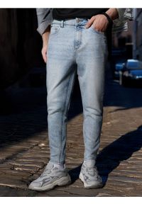 Sinsay - Jeansy cropped carrot - niebieski. Kolor: niebieski