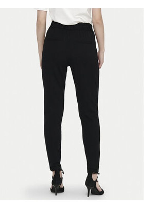 only - ONLY Spodnie materiałowe Poptrash 15115847 Czarny Regular Fit. Kolor: czarny. Materiał: syntetyk