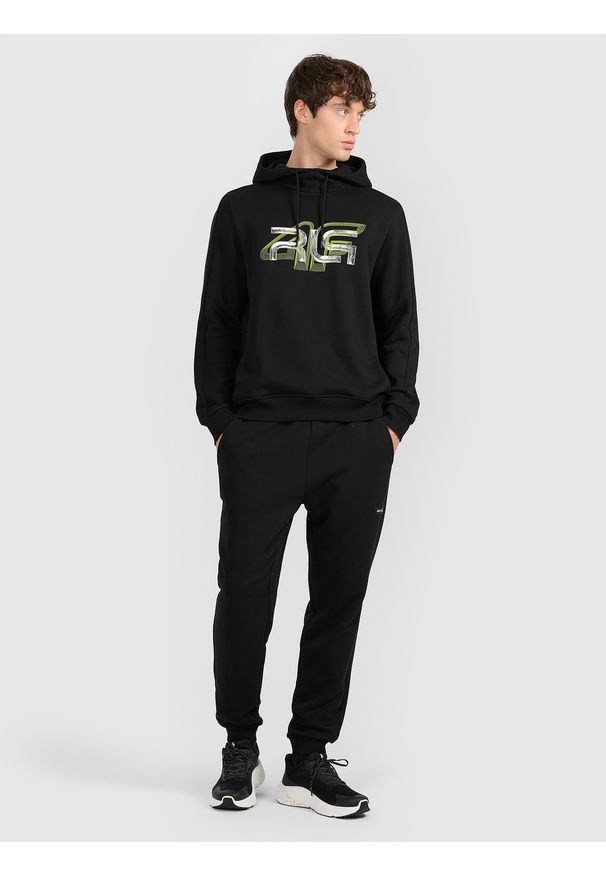 4f - 4F Bluza dresowa nierozpinana z kapturem męska 4F x Robert Lewandowski - czarna M. Okazja: na co dzień, na spacer. Typ kołnierza: kaptur. Kolor: czarny. Materiał: dresówka. Styl: casual, sportowy. Sport: turystyka piesza, fitness