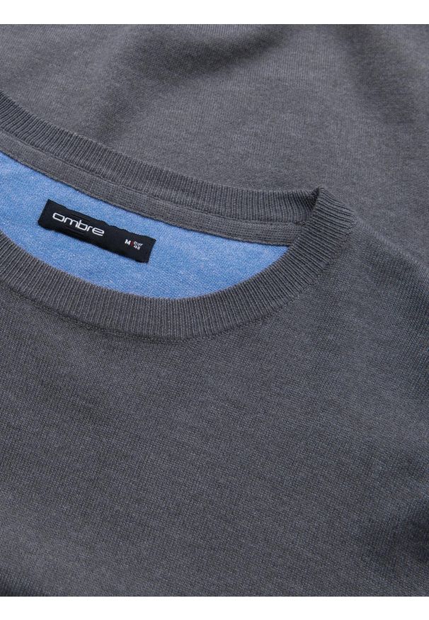 Ombre Clothing - Klasyczny sweter męski z wiskozą BASIC z okrągłym dekoltem – szary melanż V1 - Rozmiar: S. Okazja: na spotkanie biznesowe, do pracy, na co dzień. Kolor: szary. Materiał: wiskoza. Wzór: melanż. Styl: klasyczny
