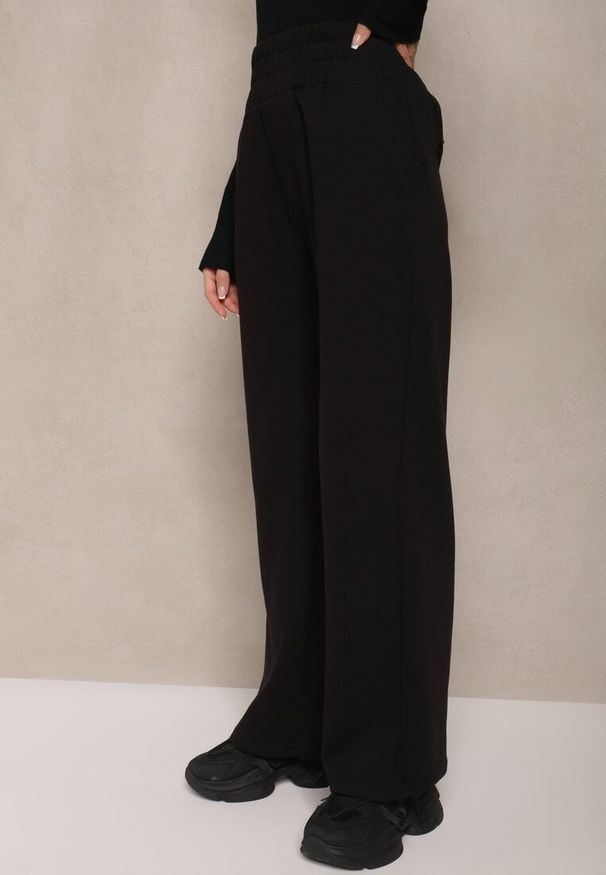 Renee - Czarne Spodnie Dresowe High Waist z Bawełny z Szerokimi Nogawkami i Polarową Wyściółką Senilora. Stan: podwyższony. Kolor: czarny. Materiał: dresówka, bawełna, polar. Styl: sportowy, elegancki