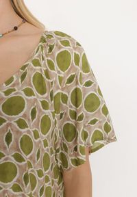 Born2be - Zielona Sukienka Rozkloszowana z Mozaikowym Wzorem z Wiskozy Kaliane. Kolor: zielony. Materiał: wiskoza. Sezon: lato