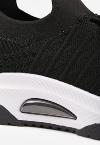 Born2be - Czarne Wsuwane Buty Sportowe z Elastyczną Cholewką i Ozdobną Wstawką na Podeszwie Moonsara. Okazja: na co dzień. Zapięcie: bez zapięcia. Kolor: czarny. Materiał: jeans. Szerokość cholewki: normalna. Sport: fitness #5