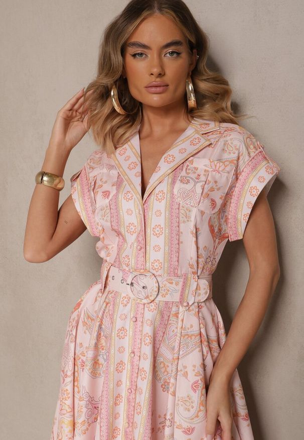 Renee - Różowa Sukienka z Lnu i Wiskozy o Koszulowym Kroju z Paskiem z Klamrą Aluvanna. Okazja: na co dzień. Kolor: różowy. Materiał: wiskoza, len. Sezon: lato. Typ sukienki: koszulowe. Styl: casual, klasyczny