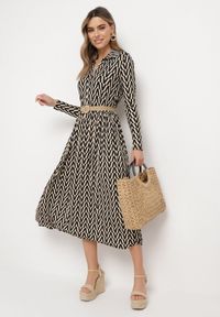 Born2be - Beżowo-Czarna Sukienka w Tygrysie Paski Chalmo. Okazja: na co dzień. Typ kołnierza: dekolt w serek. Kolor: beżowy. Długość rękawa: długi rękaw. Wzór: paski. Typ sukienki: proste. Styl: klasyczny, casual #1