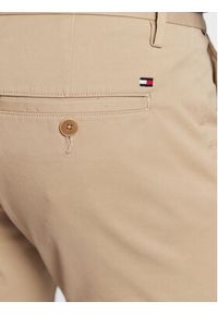 TOMMY HILFIGER - Tommy Hilfiger Chinosy Core Bleecker MW0MW28883 Beżowy Slim Fit. Kolor: beżowy. Materiał: bawełna