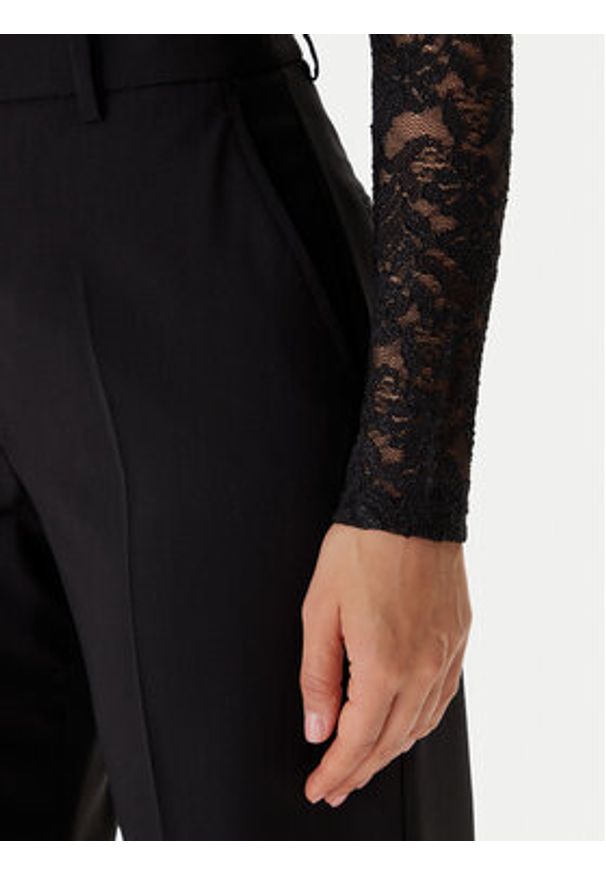 Guess Body O5BM08 K1820 Czarny Slim Fit. Kolor: czarny. Materiał: syntetyk