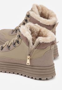 Renee - Ciemnobeżowe Sneakersy w Stylu Traperów na Platformie Ewedora. Okazja: na co dzień. Kolor: beżowy. Materiał: jeans. Obcas: na platformie #4