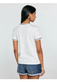 Big-Star - Koszulka damska z kontrastowym wykoŅczeniem biała Lemoure 102. Kolor: kremowy. Materiał: dzianina. Wzór: haft #5