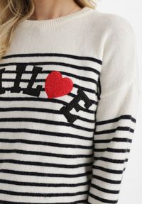 Born2be - Beżowo-Czarny Sweter w Paski Ozdobiony Napisem Duvuo. Kolor: beżowy. Wzór: napisy, paski, aplikacja. Sezon: jesień, zima #5