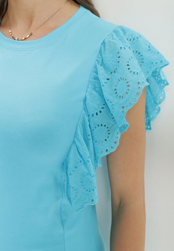 Born2be - Niebieska Dopasowana Bawełniana Sukienka z Ażurową Falbanką Belohia. Kolor: niebieski. Materiał: bawełna. Długość rękawa: krótki rękaw. Wzór: ażurowy. Sezon: wiosna, lato. Typ sukienki: dopasowane. Styl: elegancki, klasyczny