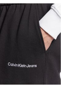 Calvin Klein Jeans Szorty sportowe J30J322916 Czarny Relaxed Fit. Kolor: czarny. Materiał: bawełna. Styl: sportowy