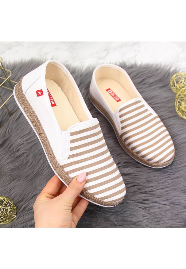 Big-Star - Tenisówki espadryle slip on w paski białe Big Star HH276001. Zapięcie: bez zapięcia. Kolor: biały. Materiał: materiał. Wzór: paski