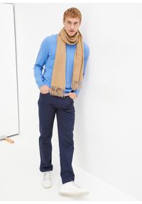 bonprix - Cienki sweter z miękkiej mieszanki bawełny. Typ kołnierza: dekolt w serek. Kolor: niebieski. Materiał: dzianina, bawełna. Wzór: gładki, ze splotem. Styl: klasyczny #2