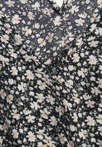 Renee - Czarno-Beżowy Taliowany Kombinezon z Materiałowym Paskiem i Gumką w Pasie Wykończony Guzikiem z Tyłu Penilla. Okazja: na spotkanie biznesowe. Kolor: czarny. Materiał: materiał. Wzór: aplikacja. Styl: biznesowy, klasyczny #8