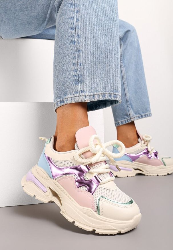Renee - Beżowe Sneakersy na Platformie z Wycięciem i Grubymi Sznurówkami Bosylia. Okazja: na co dzień. Nosek buta: okrągły. Zapięcie: sznurówki. Kolor: beżowy. Obcas: na platformie
