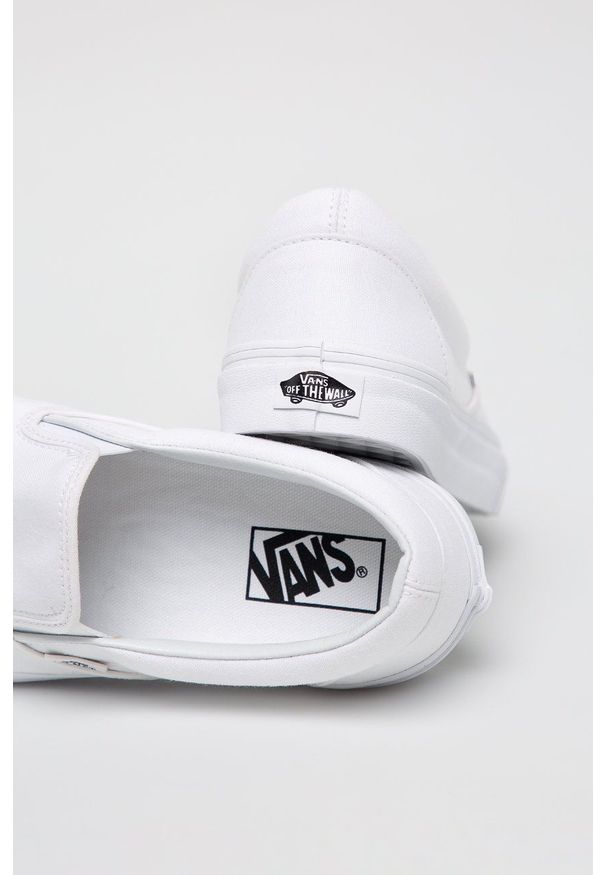 Vans - Tenisówki CLASSIC SLIP-ON. Zapięcie: bez zapięcia. Kolor: biały. Materiał: skóra, guma. Szerokość cholewki: normalna. Wzór: aplikacja