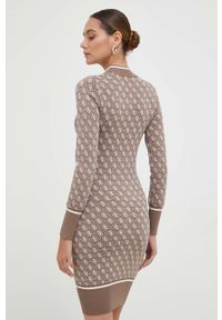 Guess sukienka kolor beżowy mini dopasowana. Kolor: beżowy. Materiał: dzianina. Długość rękawa: długi rękaw. Typ sukienki: dopasowane. Długość: mini #2