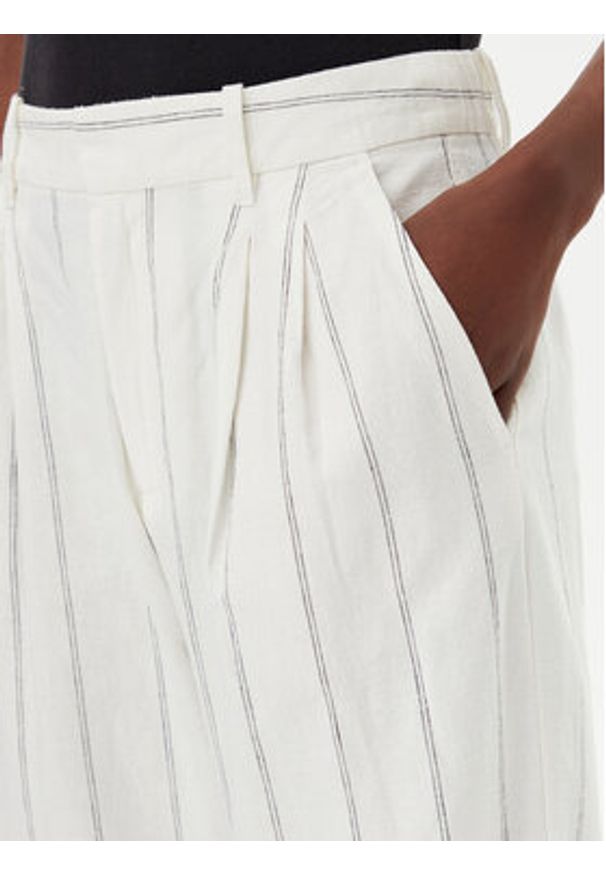 GAP - Gap Spodnie materiałowe 713998-01 Écru Wide Leg. Kolor: kremowy. Materiał: wiskoza, len