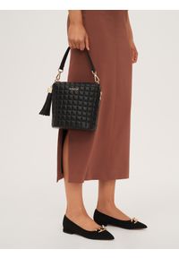 Kazar - Czarna pikowana torebka skórzana. Kolor: czarny. Dodatki: z breloczkiem. Materiał: skórzane. Styl: elegancki, klasyczny #9