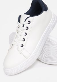 Born2be - Biało-Granatowe Buty Sportowe Thelyss. Kolor: biały #2