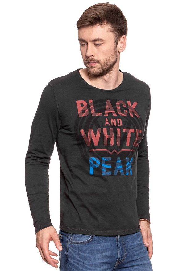 Wrangler - LONGSLEEVE WRANGLER PEAK TEE PHANTOM W7B09DE16. Długość rękawa: długi rękaw. Wzór: nadruk