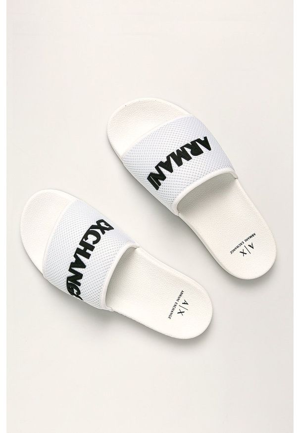 Armani Exchange - Klapki. Kolor: biały. Obcas: na obcasie. Wysokość obcasa: niski