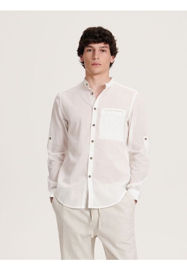 Reserved - Gładka koszula slim fit - biały. Kolor: biały. Materiał: bawełna, tkanina. Wzór: gładki