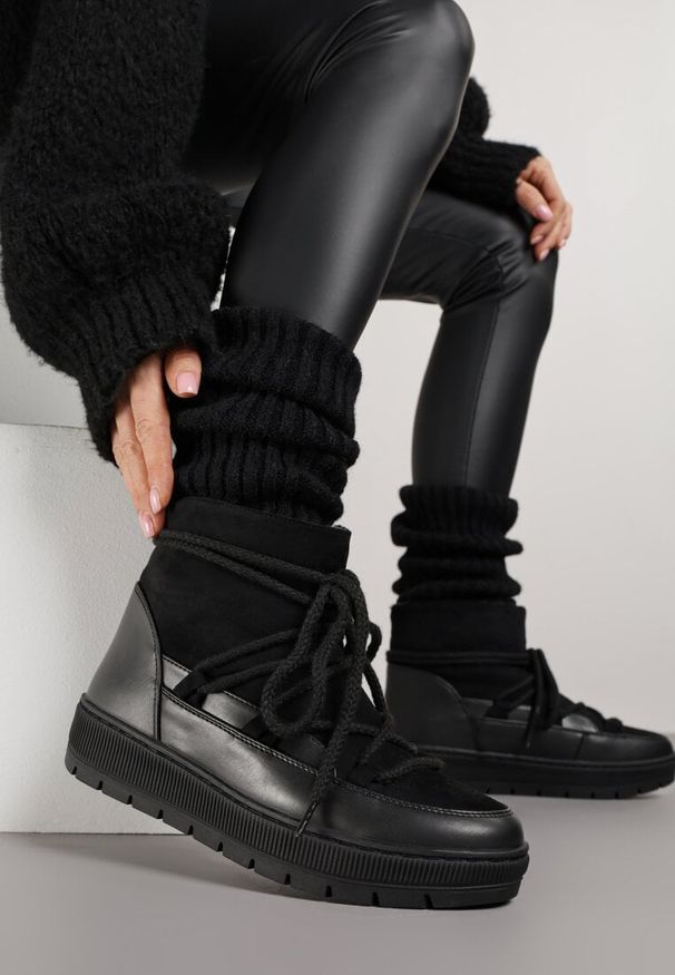 Renee - Czarne Sznurowane Śniegowce ze Wsuwaną Cholewką i Futerkiem Typu Baranek Mevirania. Okazja: na co dzień, na spacer. Kolor: czarny. Materiał: futro. Szerokość cholewki: normalna. Sezon: zima. Styl: casual, elegancki, klasyczny