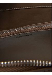 Calvin Klein Torebka Hardware Strap Hobo Shoulder Bag K60K613031 Brązowy. Kolor: brązowy. Materiał: skórzane
