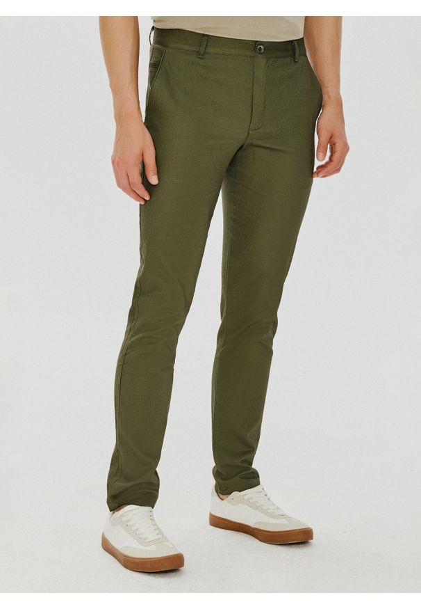 PAKO LORENTE – Zielone gładkie spodnie męskie P24SF-WX-003-Z-0 - Pako Lorente. Kolor: zielony. Materiał: bawełna. Wzór: gładki. Sezon: wiosna. Styl: klasyczny