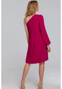 Sukienki.shop - Asymetryczna sukienka na jedno ramię trapezowa fioletowa. Okazja: na ślub cywilny, na wesele, na imprezę. Kolor: fioletowy. Typ sukienki: trapezowe, asymetryczne. Styl: wizytowy #3